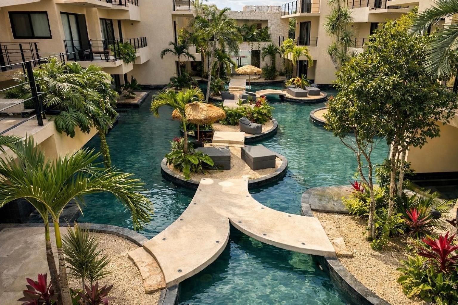 Boho Chic 2br With Swim-up Pool Near The