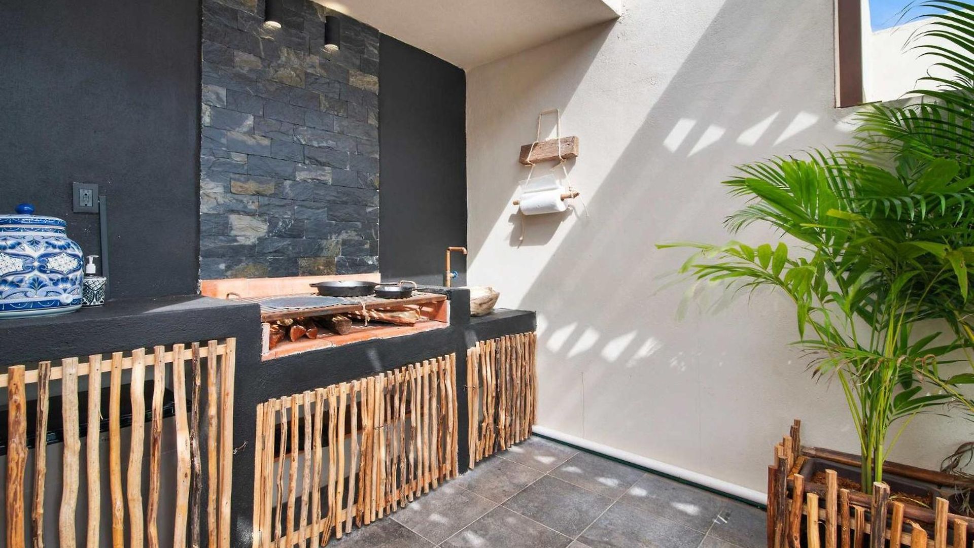 Penthouse With Rooftop Plunge Pool - Distant Ocean Apartment *