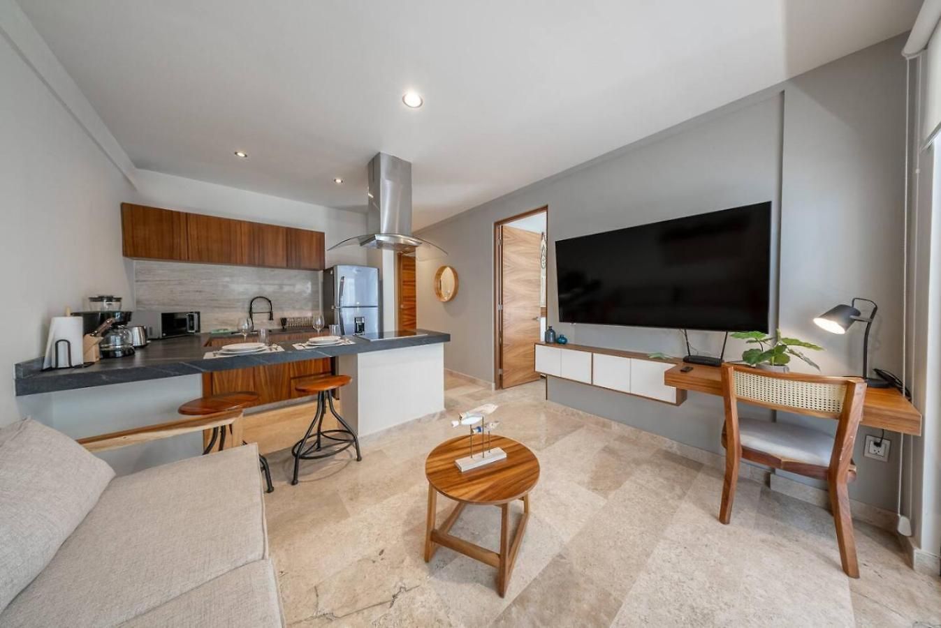Apartment Luxury 2bd In W 2 Pools Gym