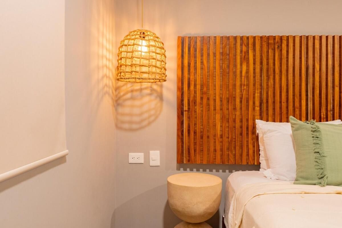 Paramar Black, Style In Zama Apartment