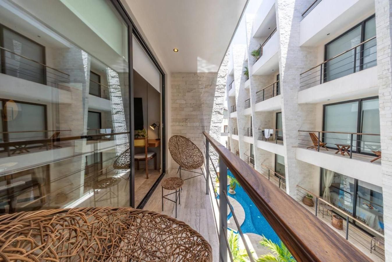 Apartment Luxury 2bd In W 2 Pools Gym