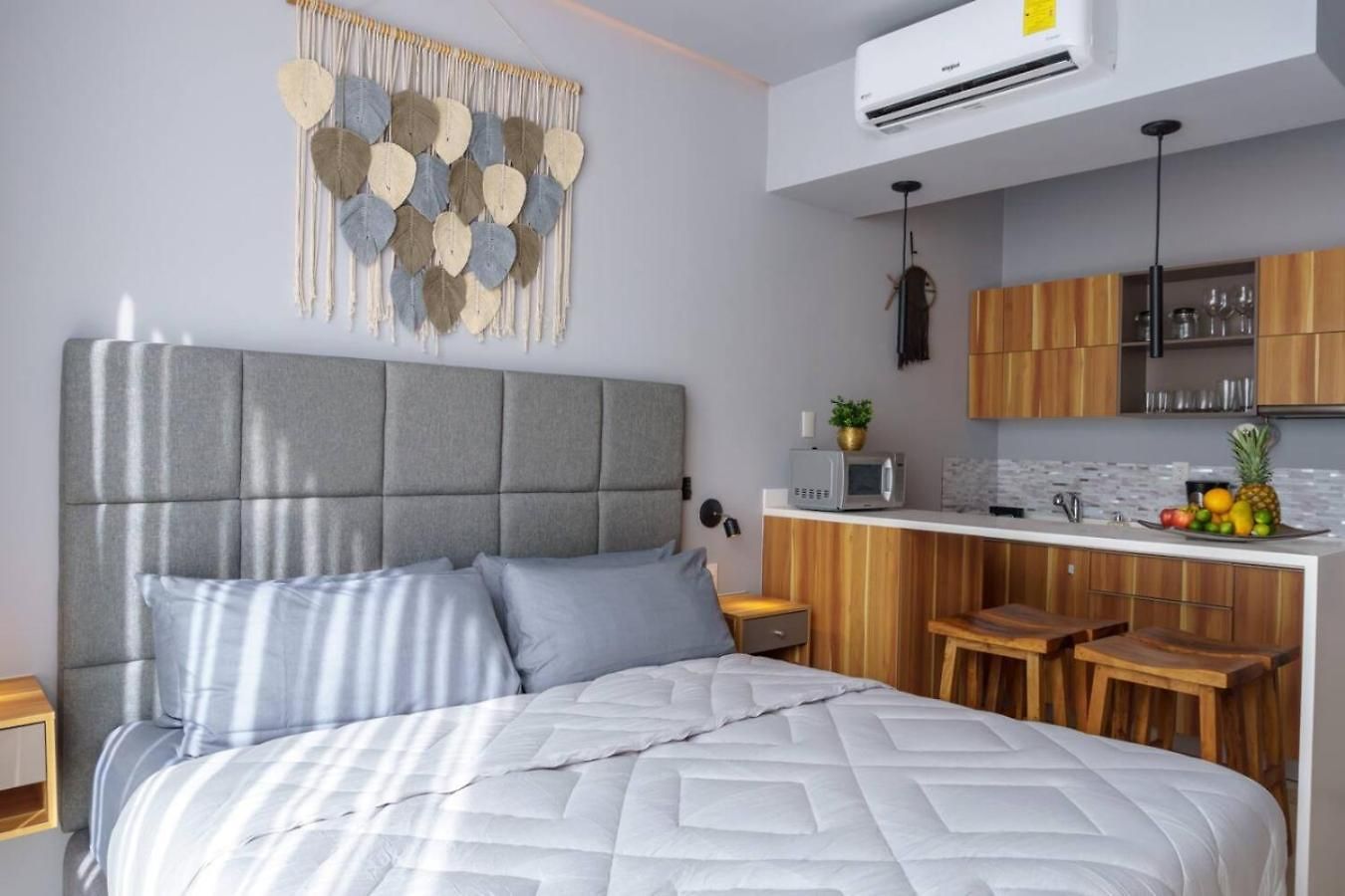 2 Bdr Penthouse, Private Pool, Rooftop And Gym Apartment