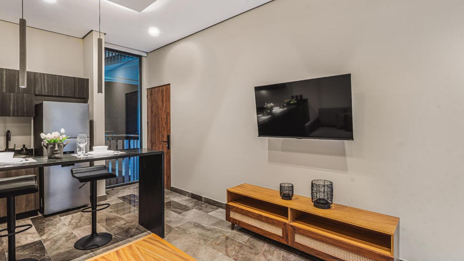 Walk To 1br 4 Guests Kids Area Office Apartment *