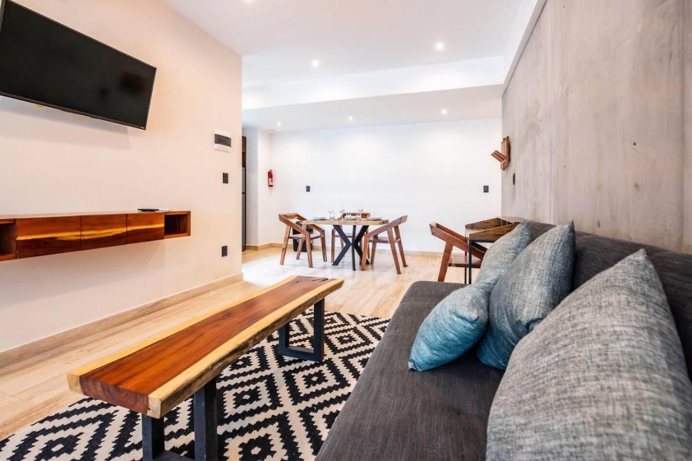 Apartment Retreat Pool Gym & Great Location Tulum