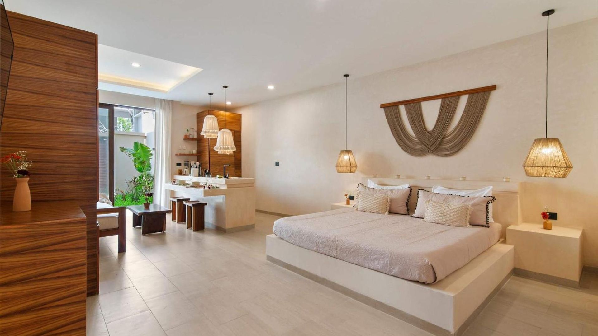 Boho With Swim-up Pool - La Veleta Apartment