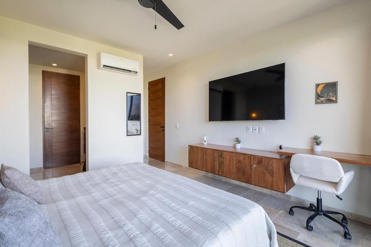 Penthouse 2br In With Private Rooftop And Pool