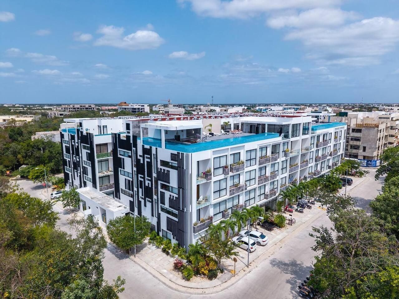 2 Bdr Penthouse, Private Pool, Rooftop And Gym Apartment *