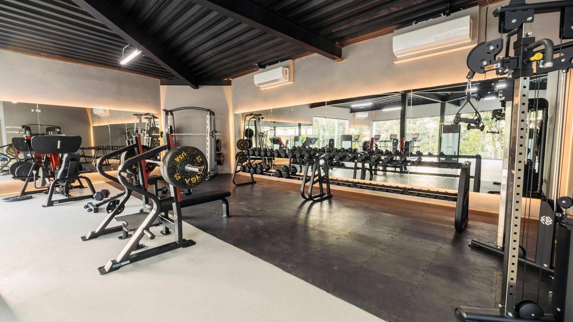 Apartment Luxury Two-level Loft In With Pool & Gym
