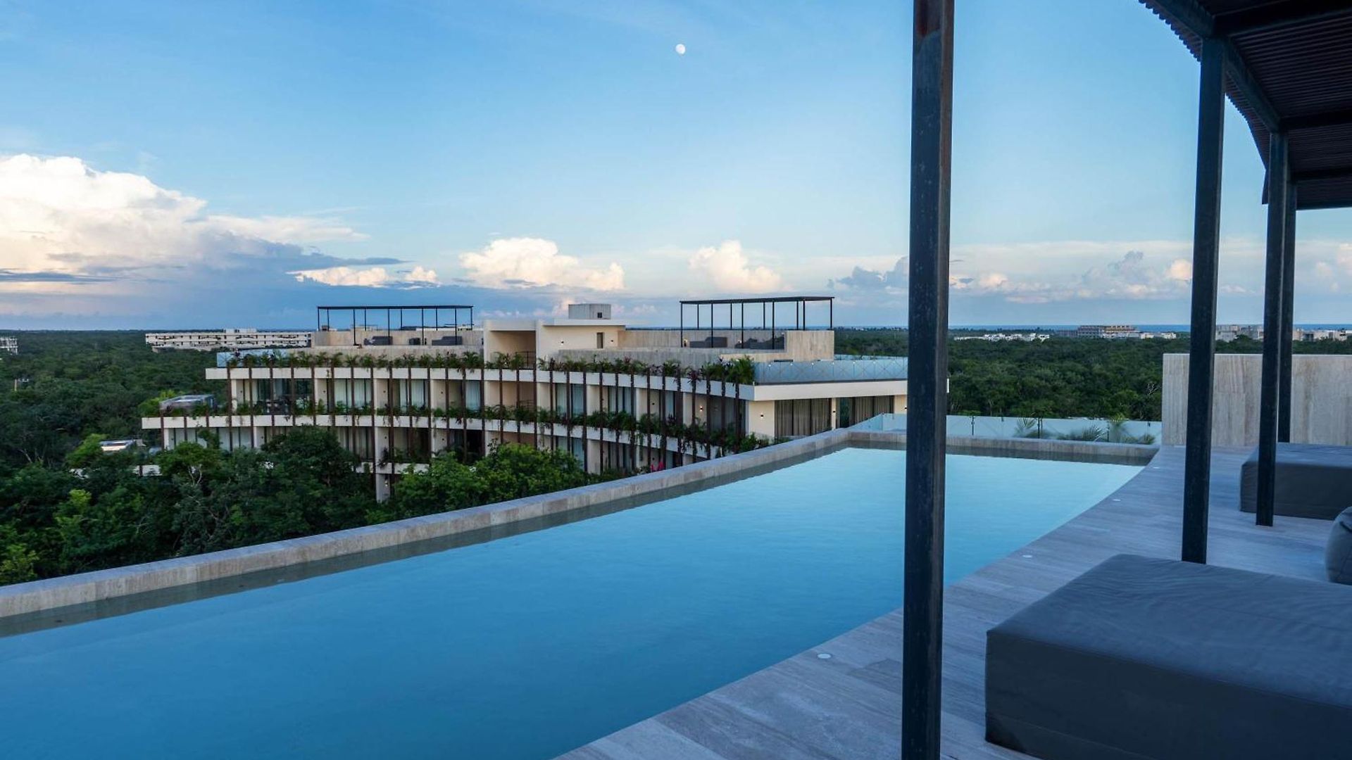 Apartment Luxury Two-level Loft In With Pool & Gym