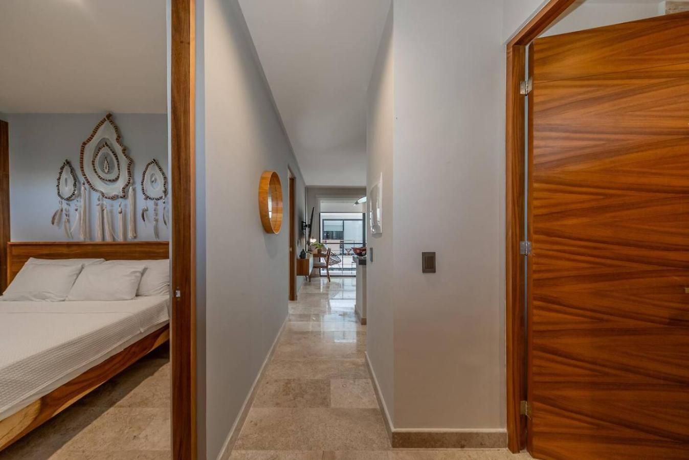 Luxury 2bd In W 2 Pools Gym *