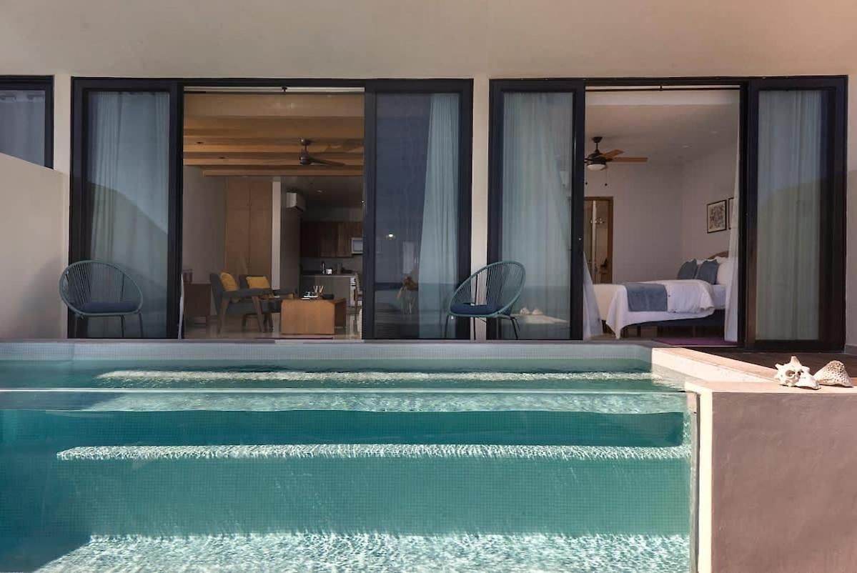 Beachfront 2br Condo, Private Pool & Tankah Bay *