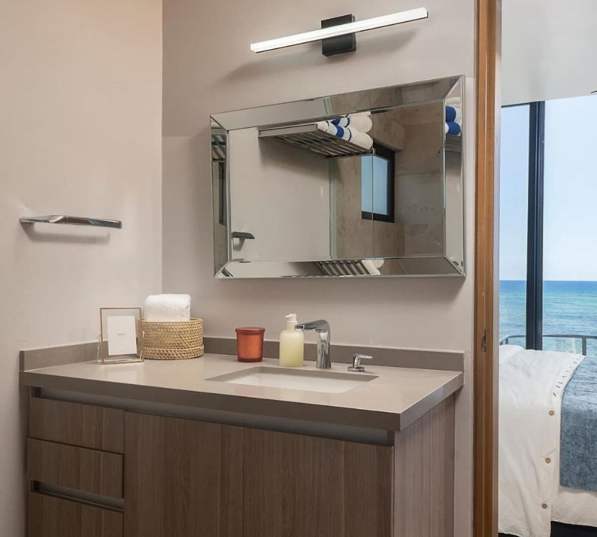 Beachfront 2br Condo, Private Pool & Tankah Bay Apartment *