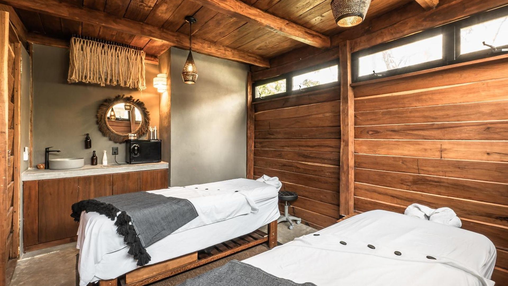 Apartment Siwa Jungle-luxury 2br Retreat With Private Roofto
