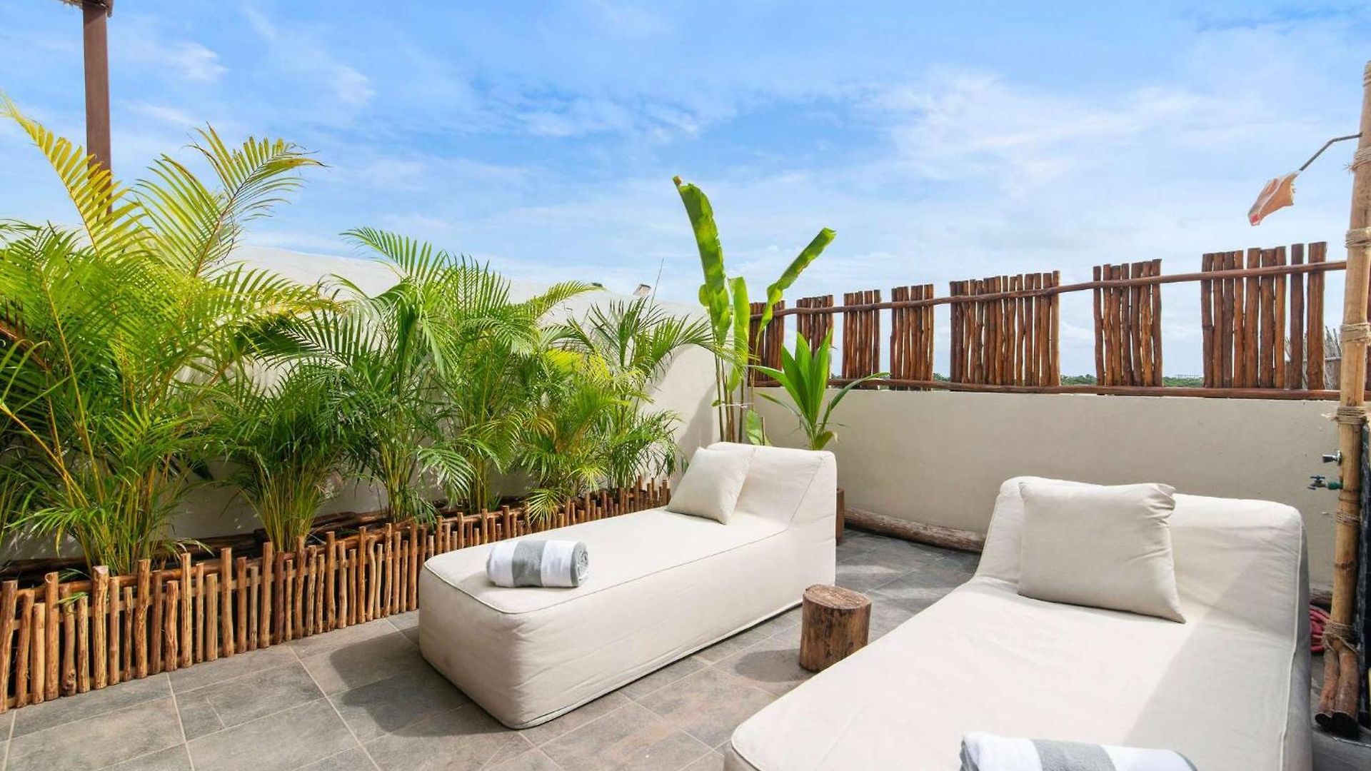 Penthouse With Rooftop Plunge Pool - Distant Ocean