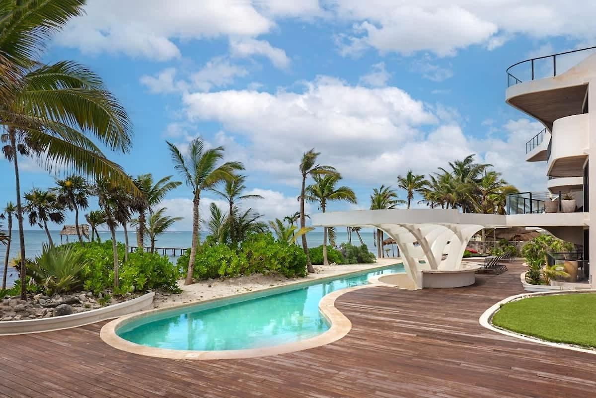 Beachfront 2br Condo, Private Pool & Tankah Bay *