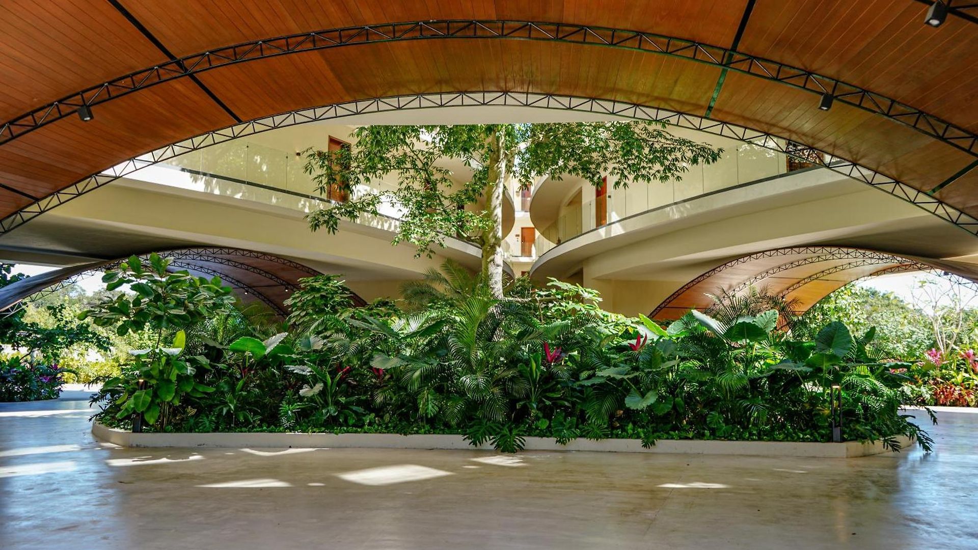 Apartment Oasis Jungle Views, 4 Pools & Near