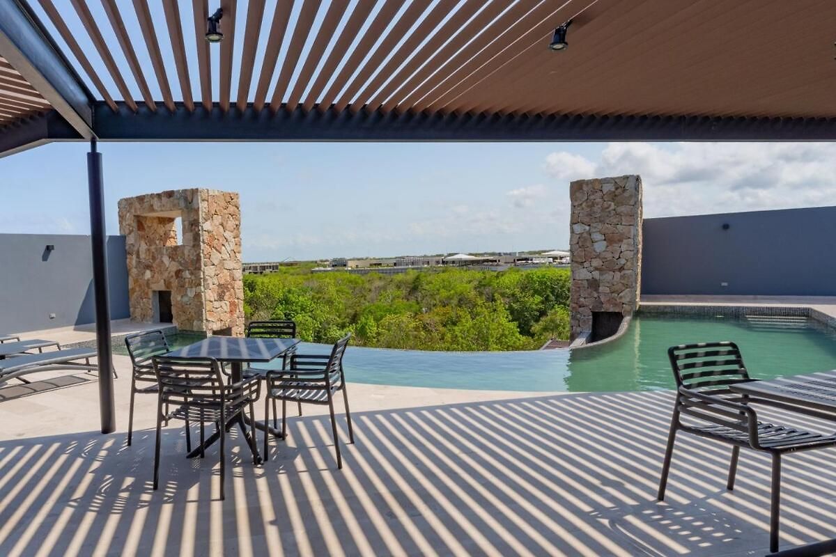 Paramar Black, Style In Zama Tulum