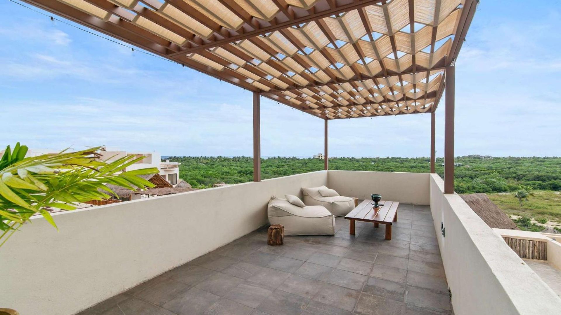 Apartment Penthouse With Rooftop Plunge Pool - Distant Ocean