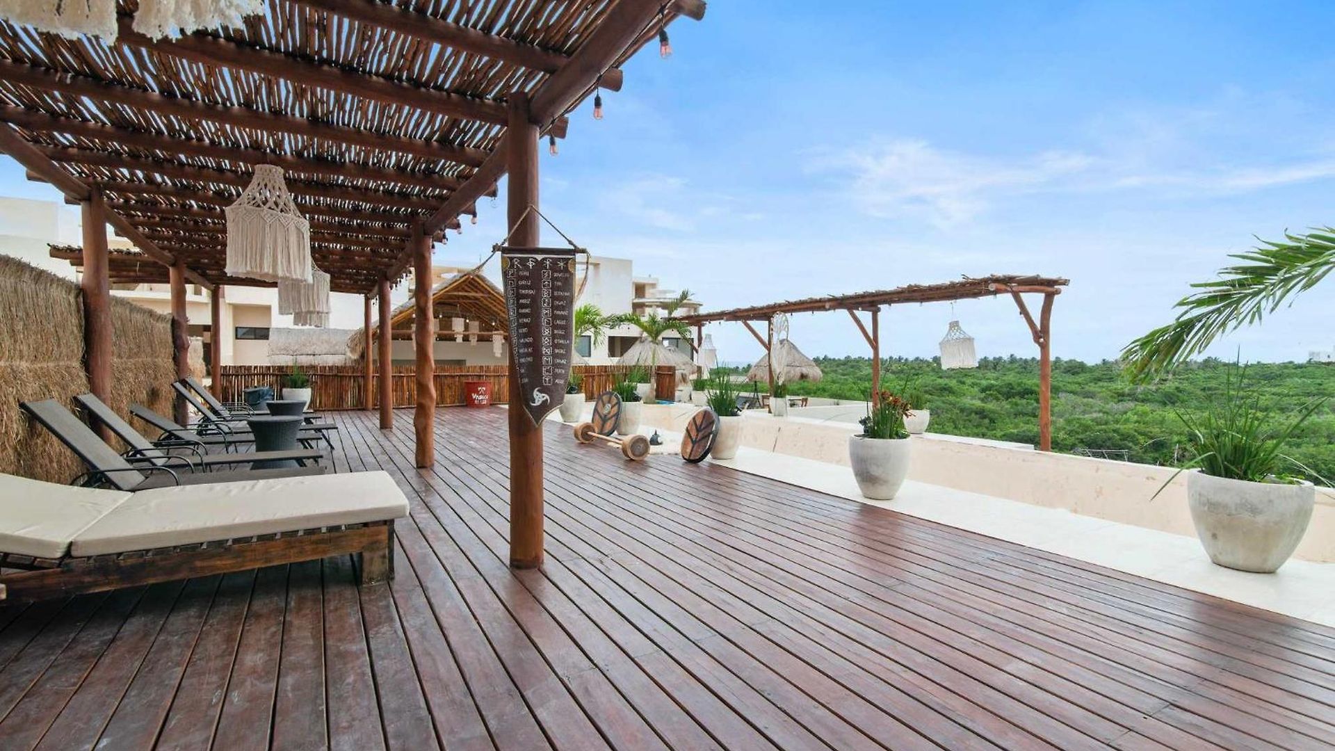 Apartment Penthouse With Rooftop Plunge Pool - Distant Ocean *