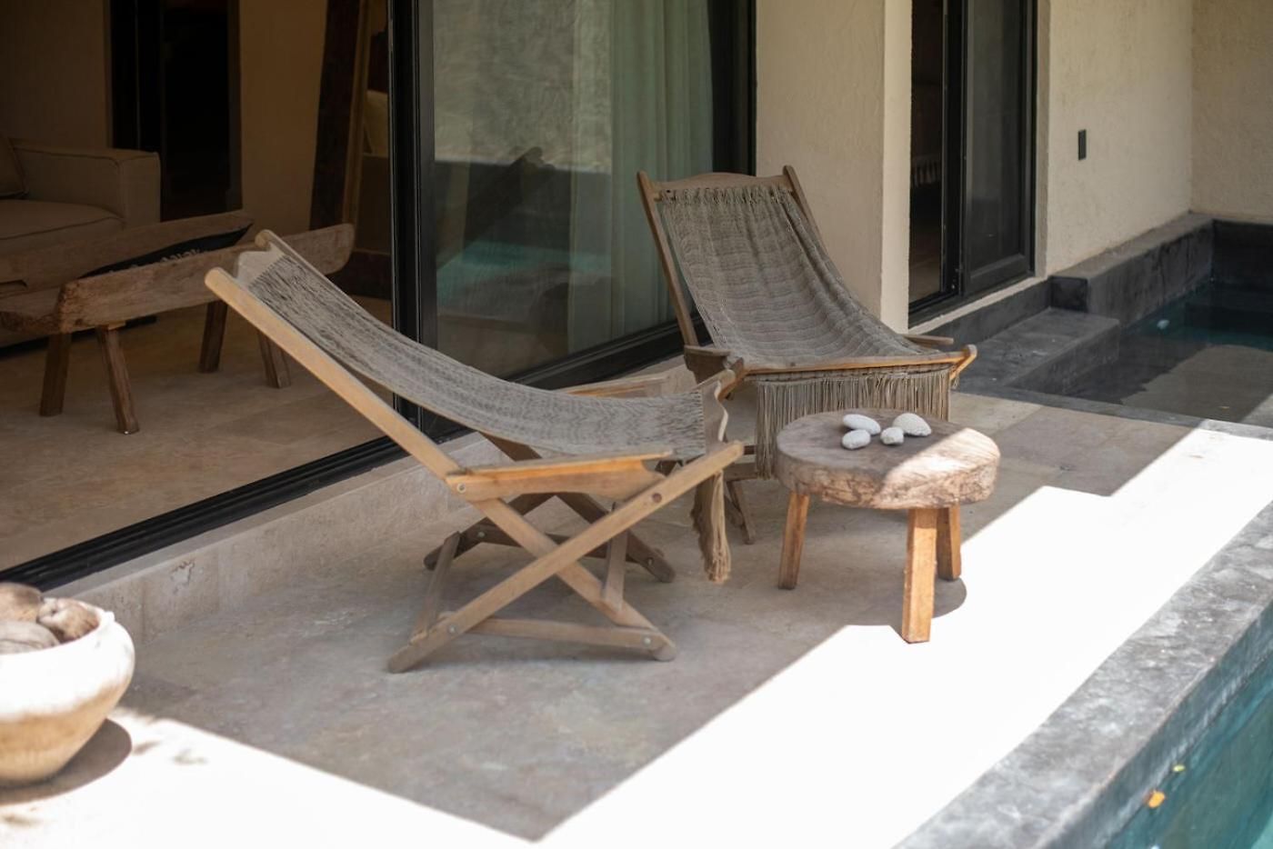 Boho Chic 2br With Swim-up Pool Near The