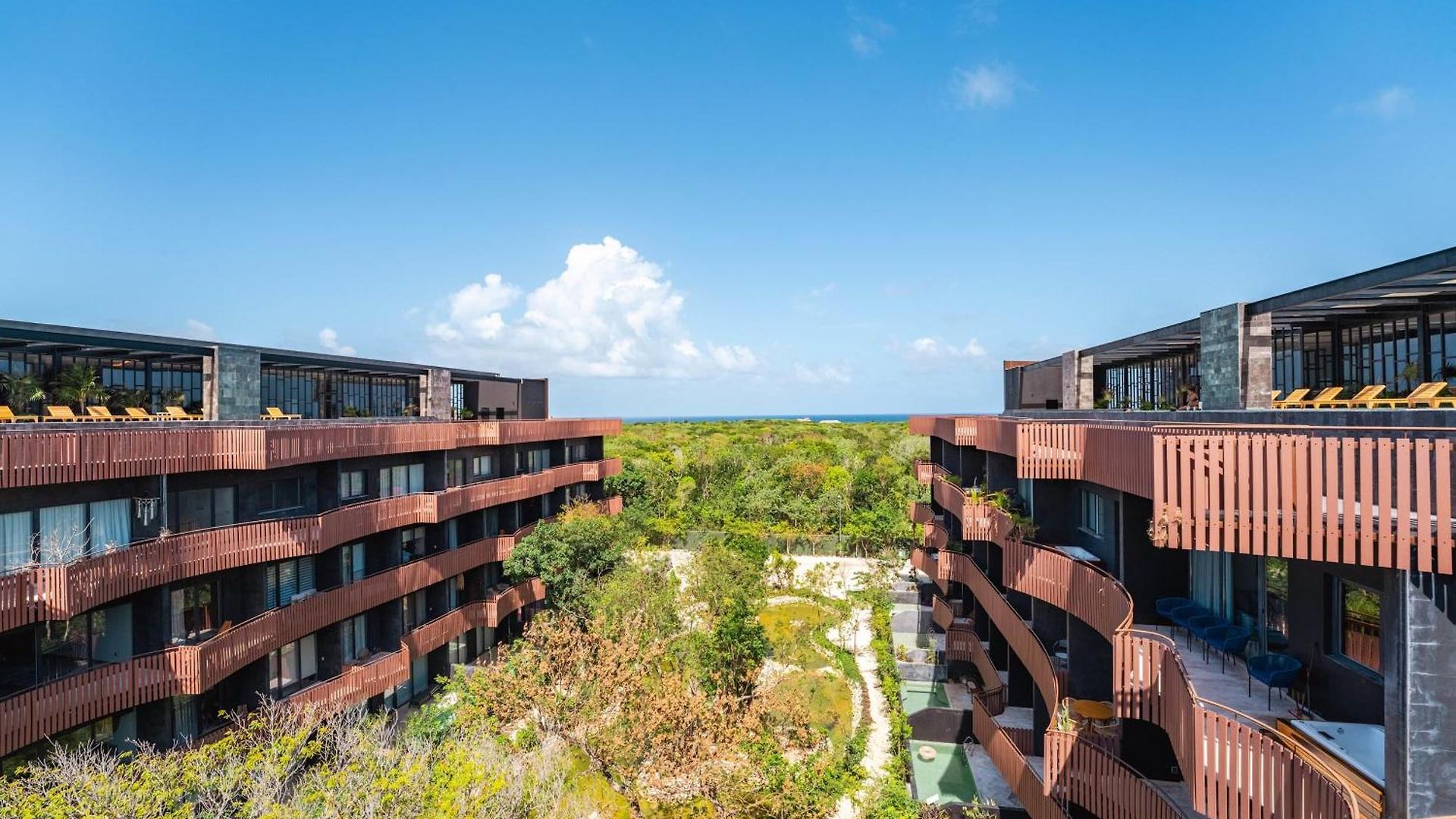 Amira Luxury 3br Ph With Rooftop Pool & Shared Gym Apartment Tulum