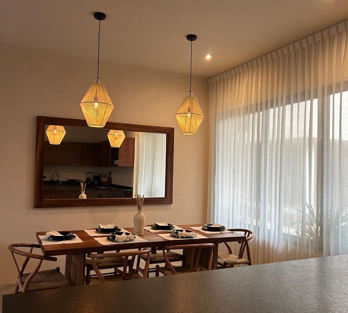 Exclusive Close To Apartment *