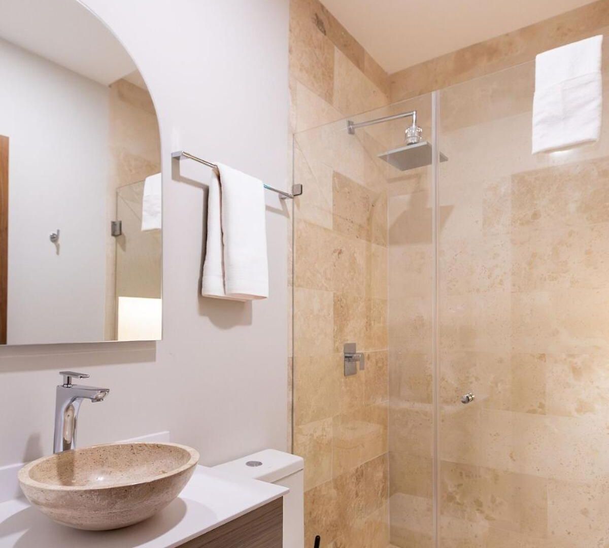 Art House - Filtered Water & 2 Free Clubs Zone Apartment