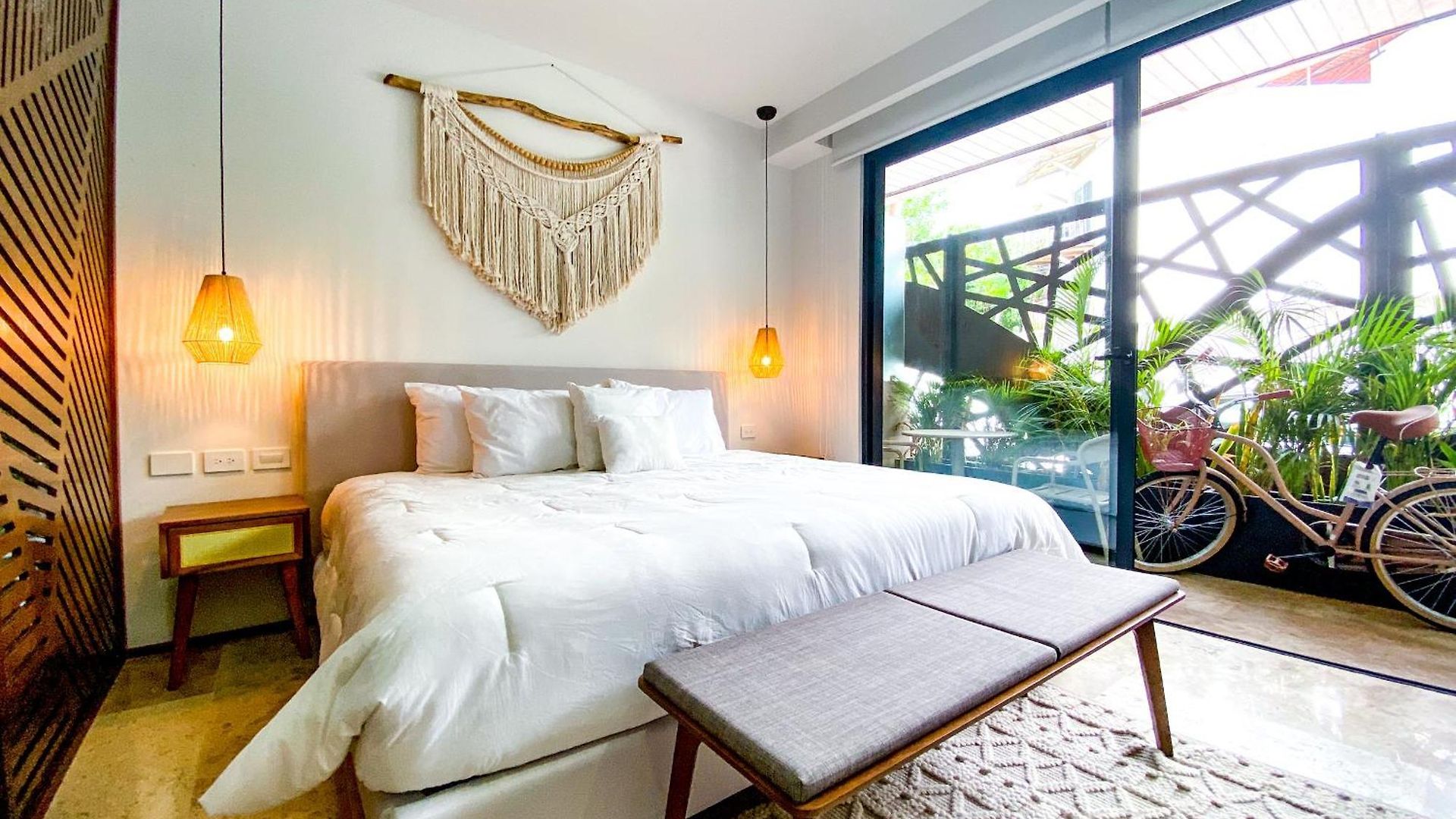 Menesse Apartahotel 4*