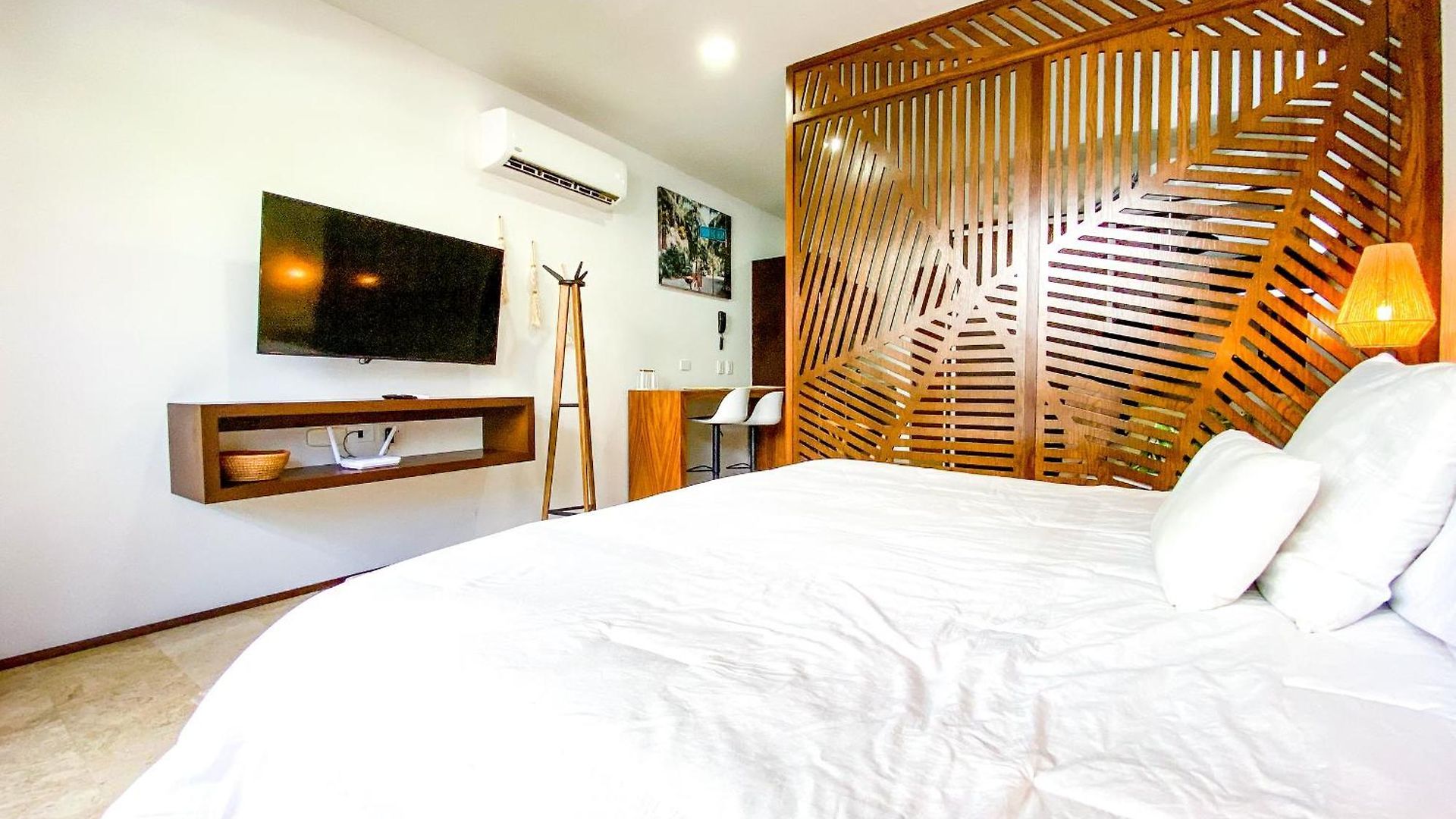 Menesse Apartahotel 4*