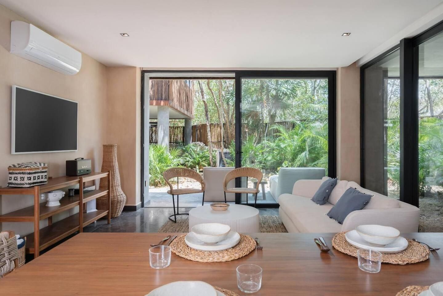 Apartment Exclusive 2br Lock-off Huge Terrace & Private Pool Humana