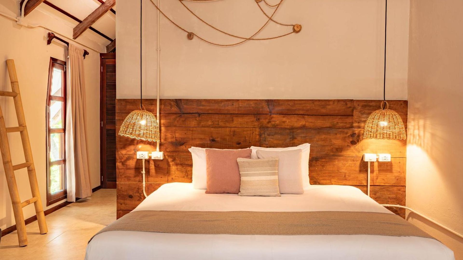 Mia Beachfront - Ocean View And Club Hotel 4*