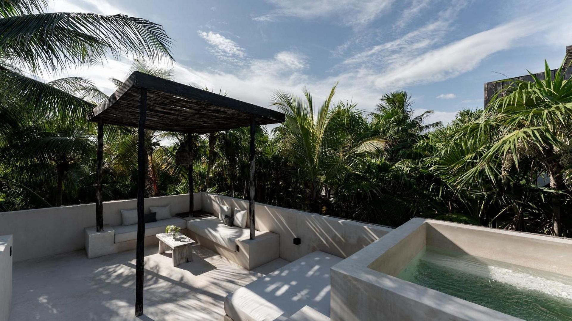 Umi Hotel