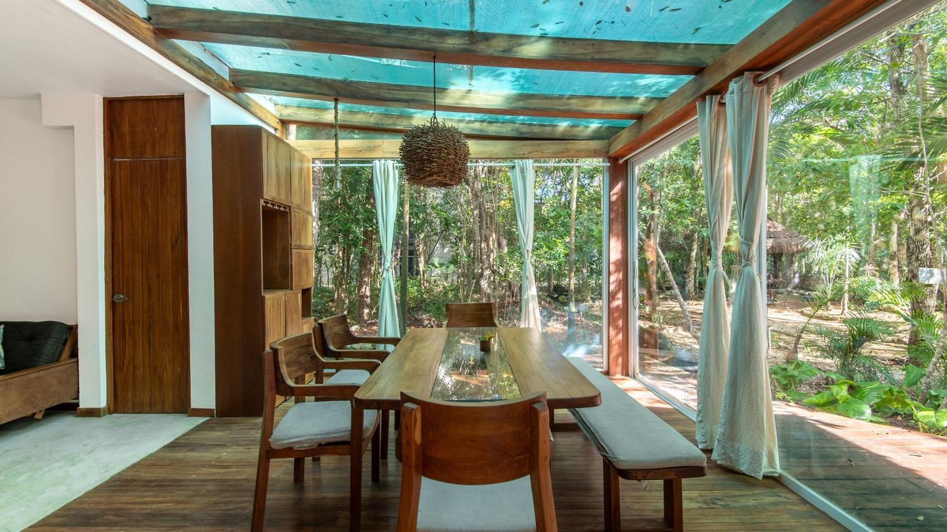 Private Jungle With Full Kitchen & Pool Access Apartment *