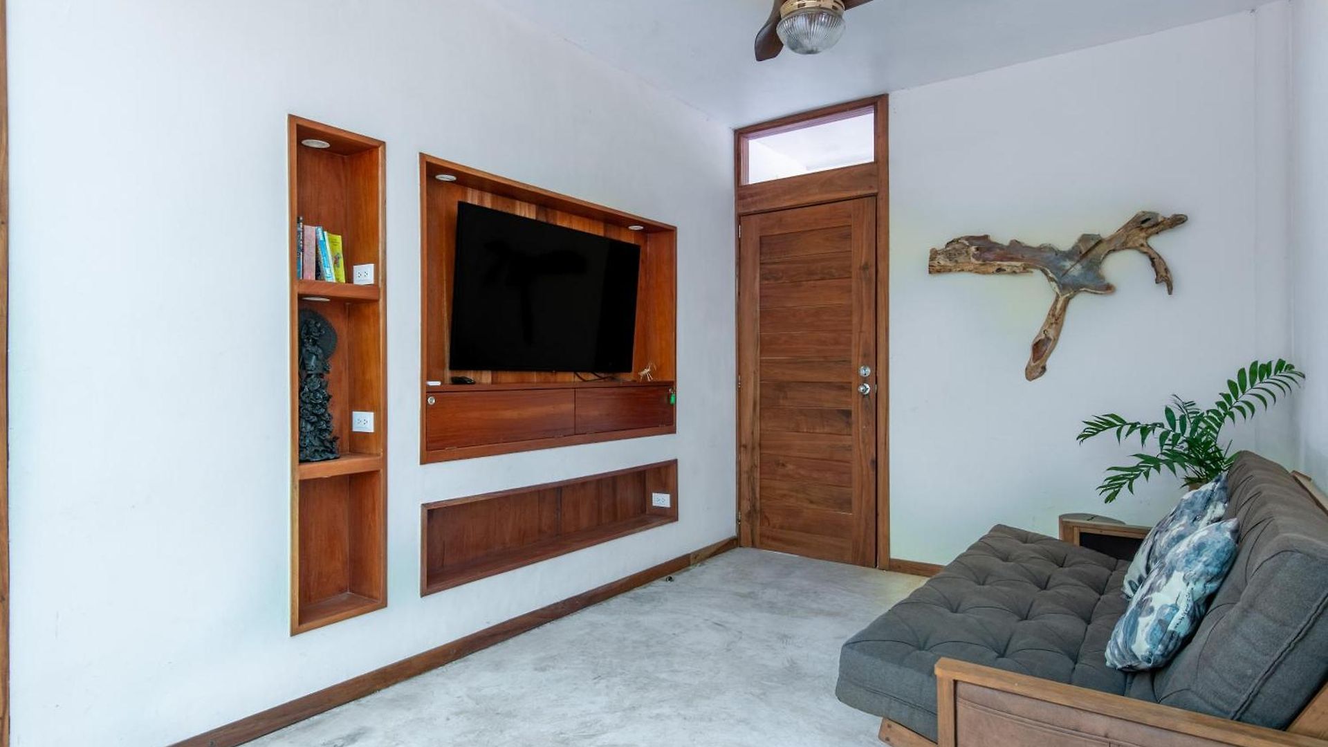 Private Jungle With Full Kitchen & Pool Access Apartment *