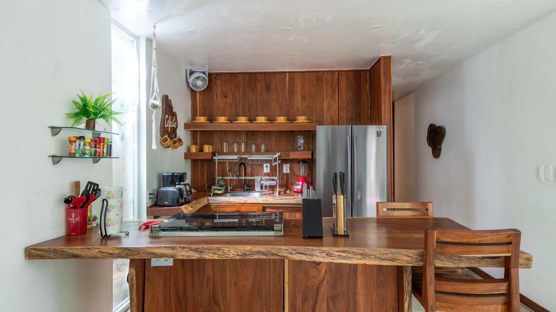 Apartment Private Jungle With Full Kitchen & Pool Access *