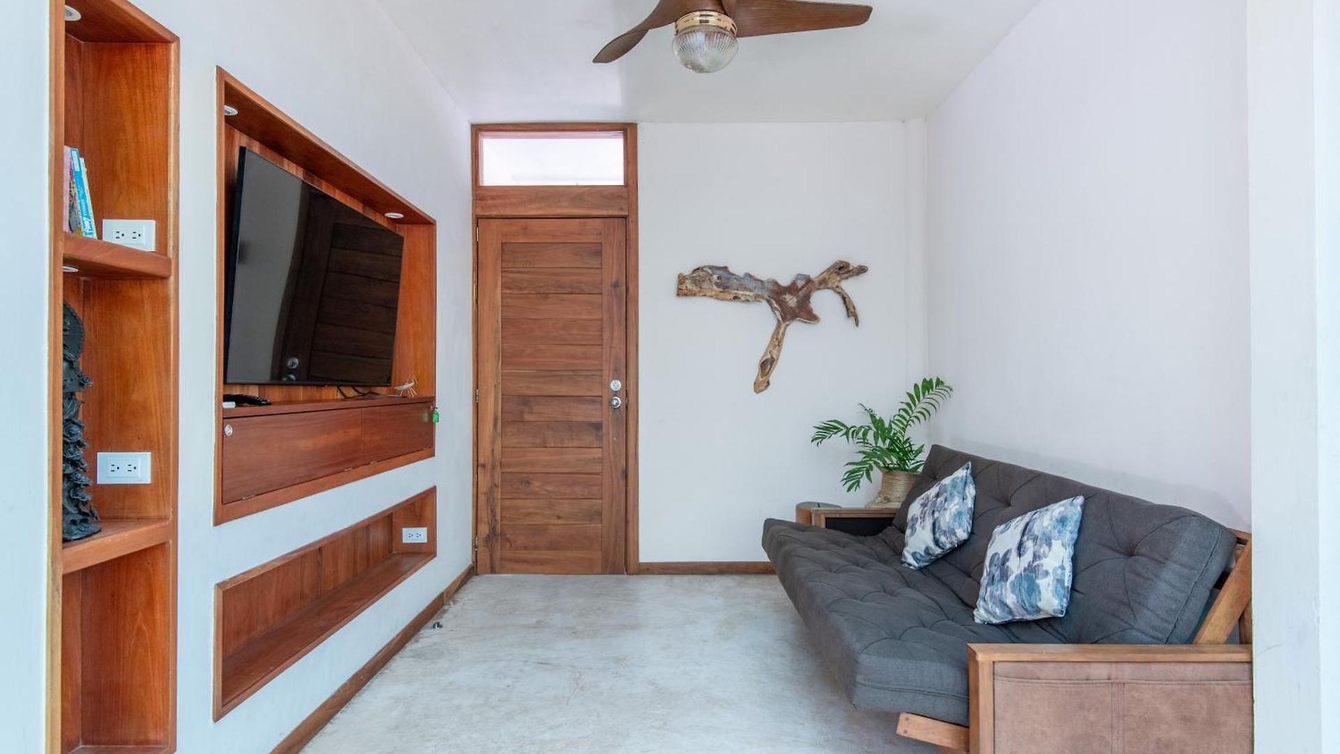 Apartment Private Jungle With Full Kitchen & Pool Access