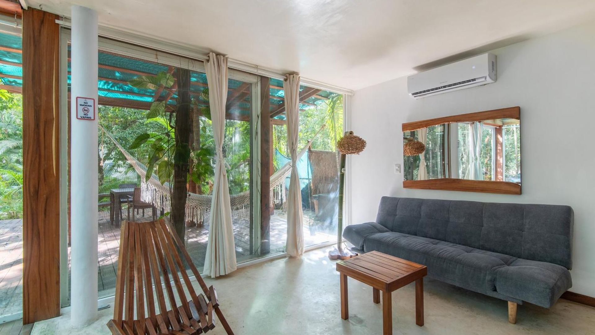 Private Jungle With Full Kitchen & Pool Access Apartment