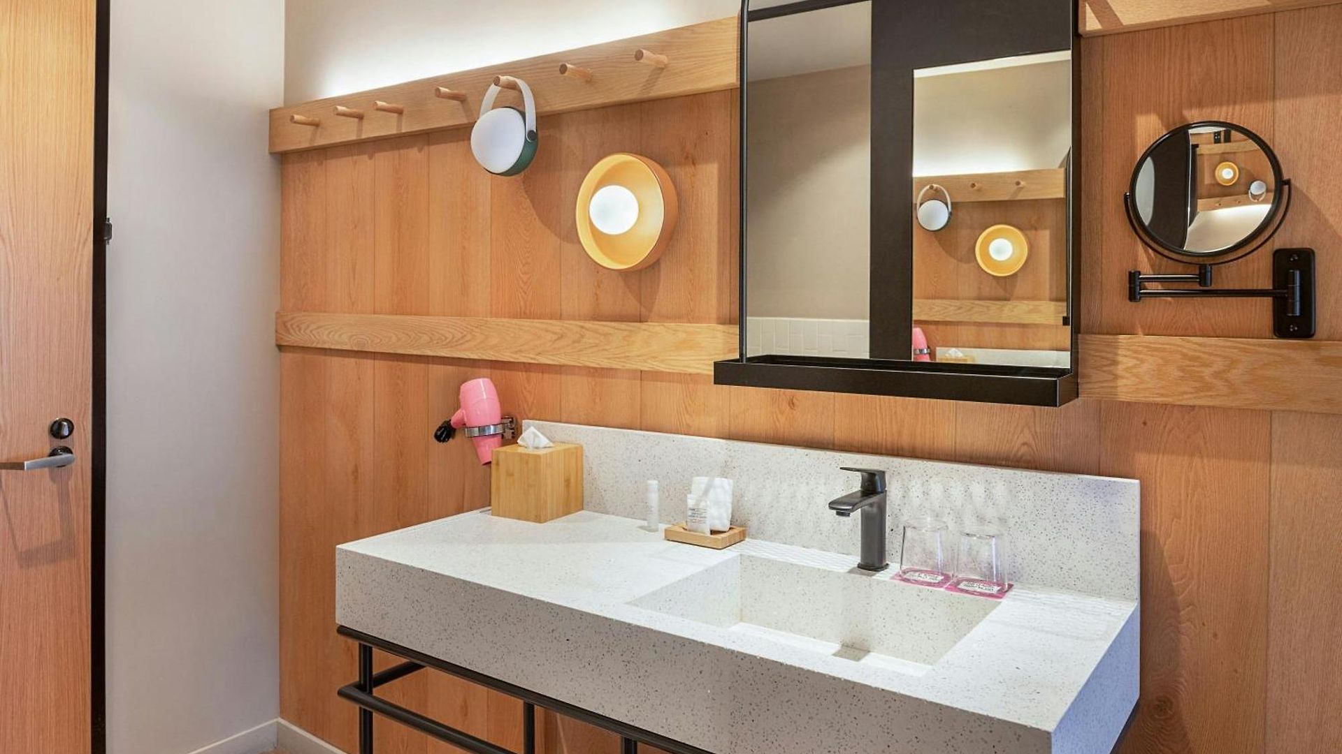 Hotel Moxy 4*