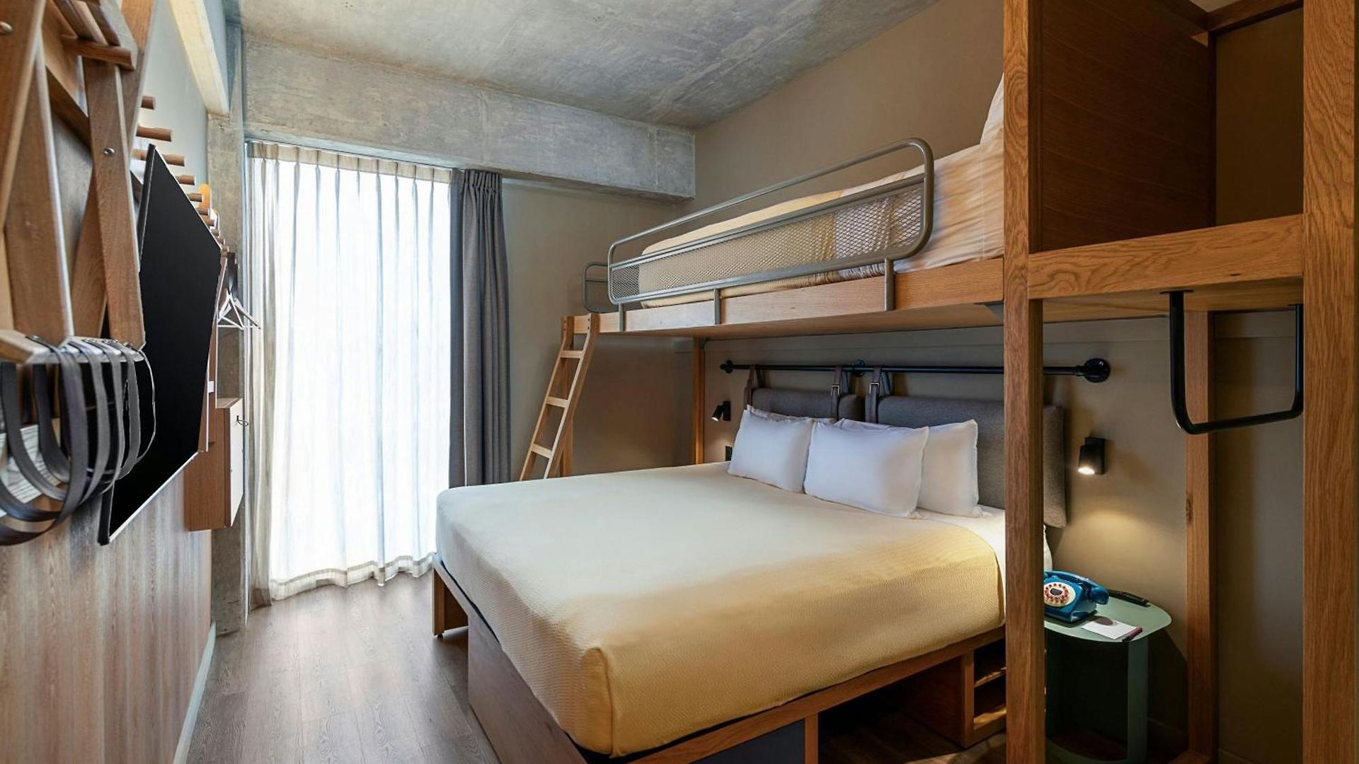 Hotel Moxy 4*