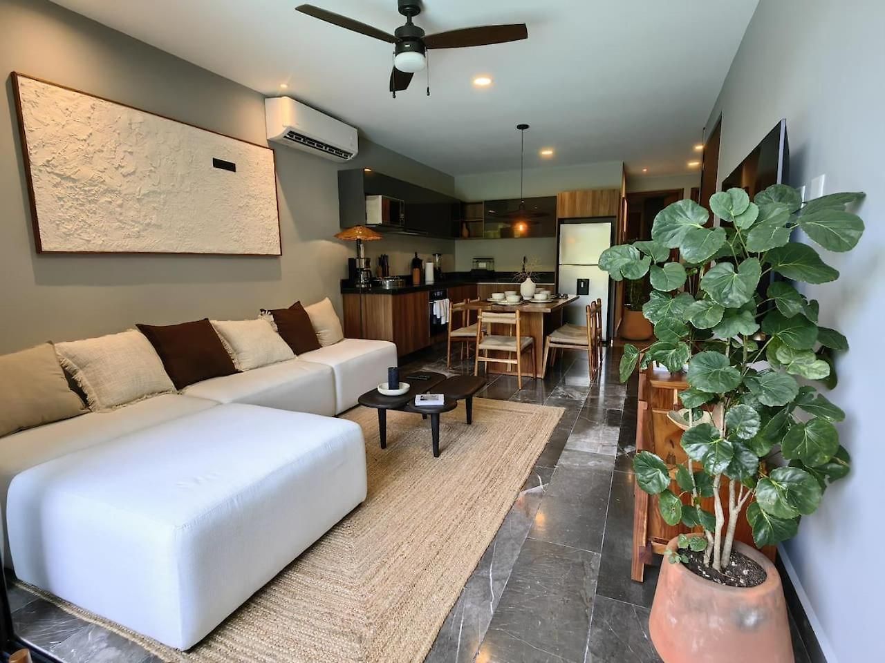 Paramar Noir Swim-up Aldea Zama Tulum