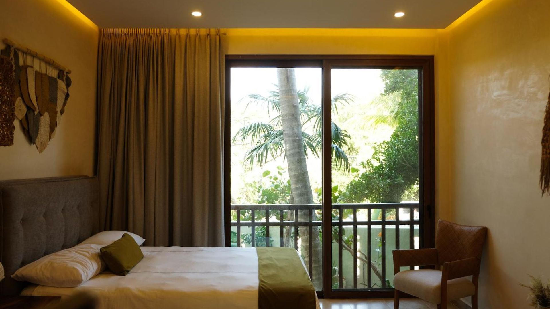 Kaoba Oceanfront Residences *