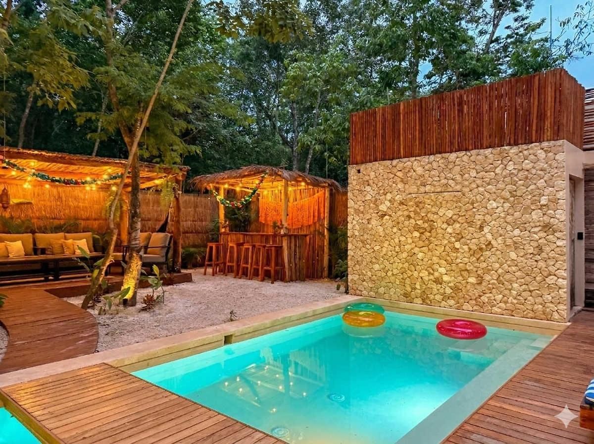 Villa Luxury 5 Bedroom Pool Tiki Bar & Outdoor Gym