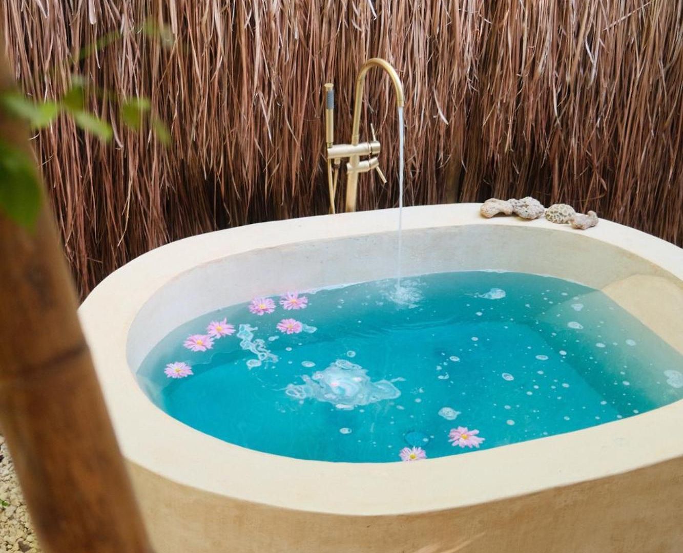 Lodge Romantic Star Bath Suite, Cave Pool & Yoga Center