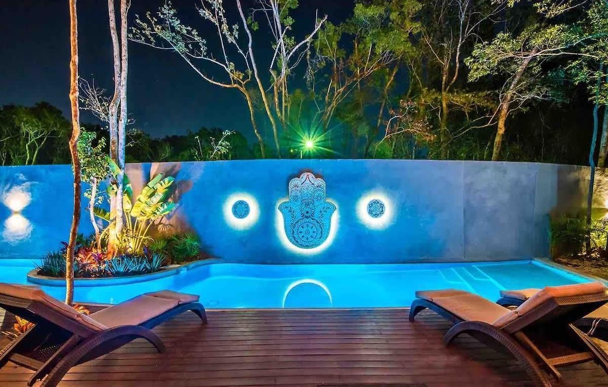 Holiday home Designer Luxury With Private Pool Oasis