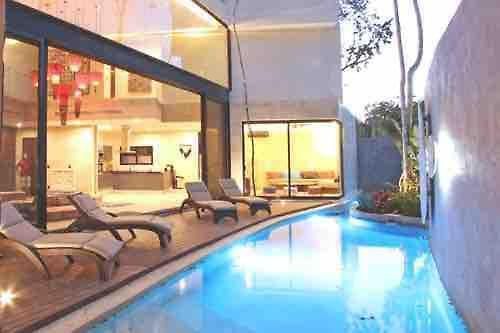 Holiday home Designer Luxury With Private Pool Oasis *