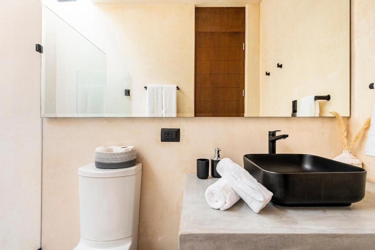 5-bedroom Private House With Pool In