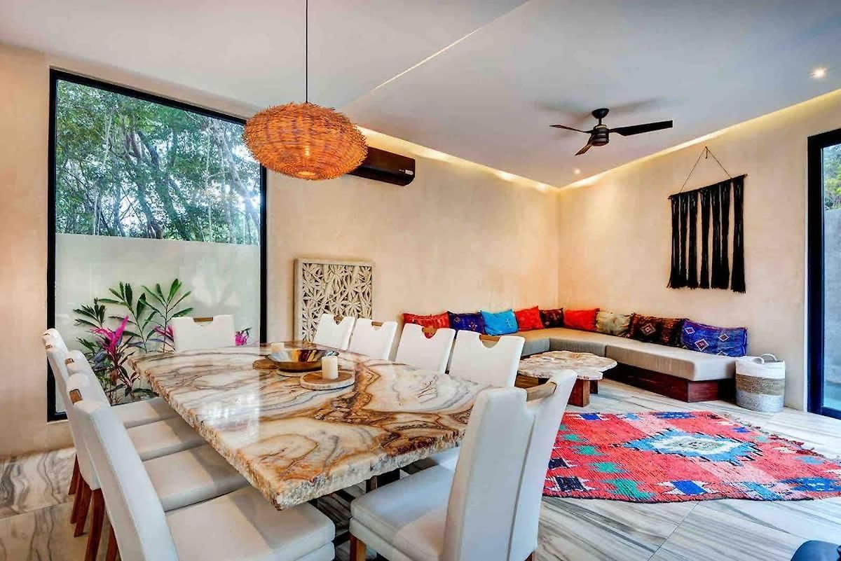 Designer Luxury With Private Pool Oasis Holiday home
