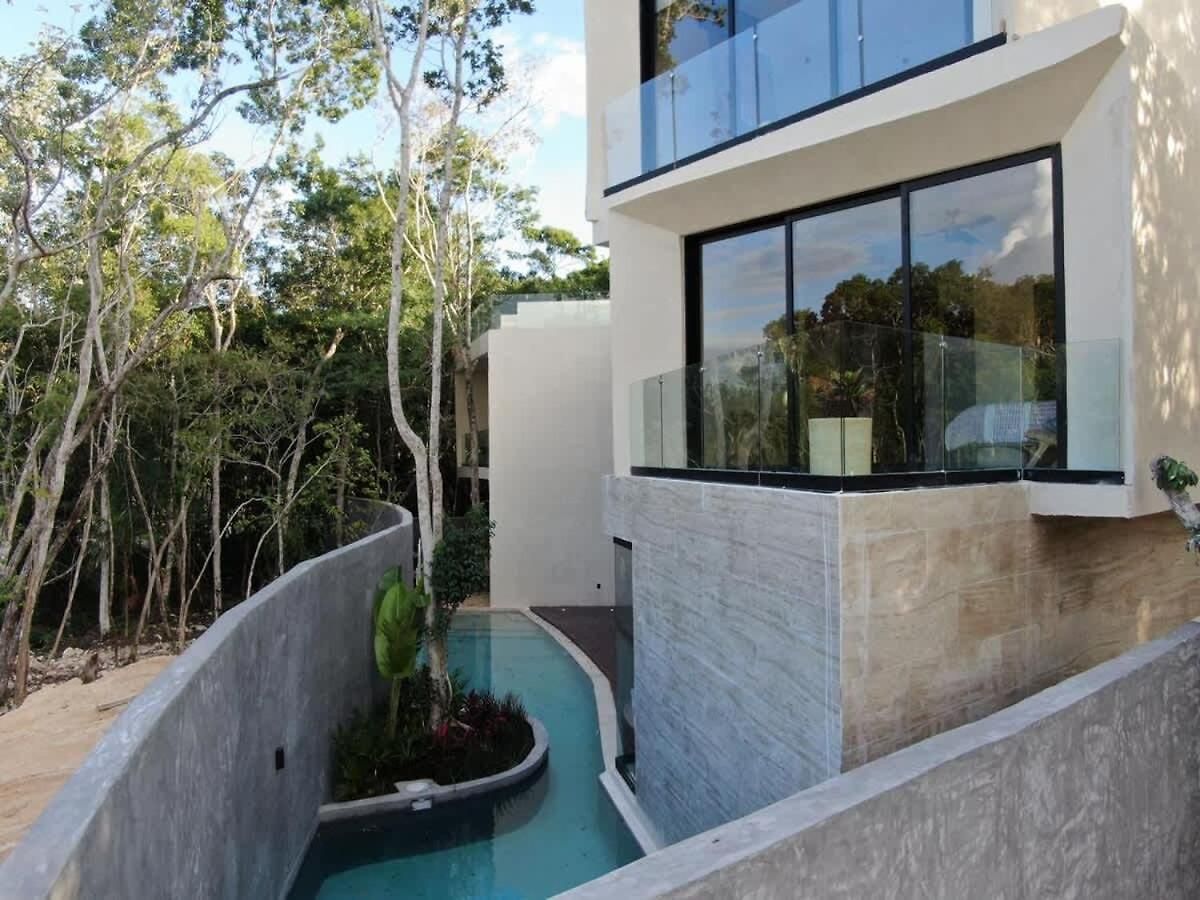 Designer Luxury With Private Pool Oasis *