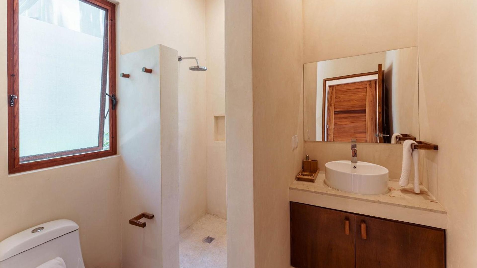 Modern Ground-level 3br Retreat With Private Pool Сasa de vacaciones *
