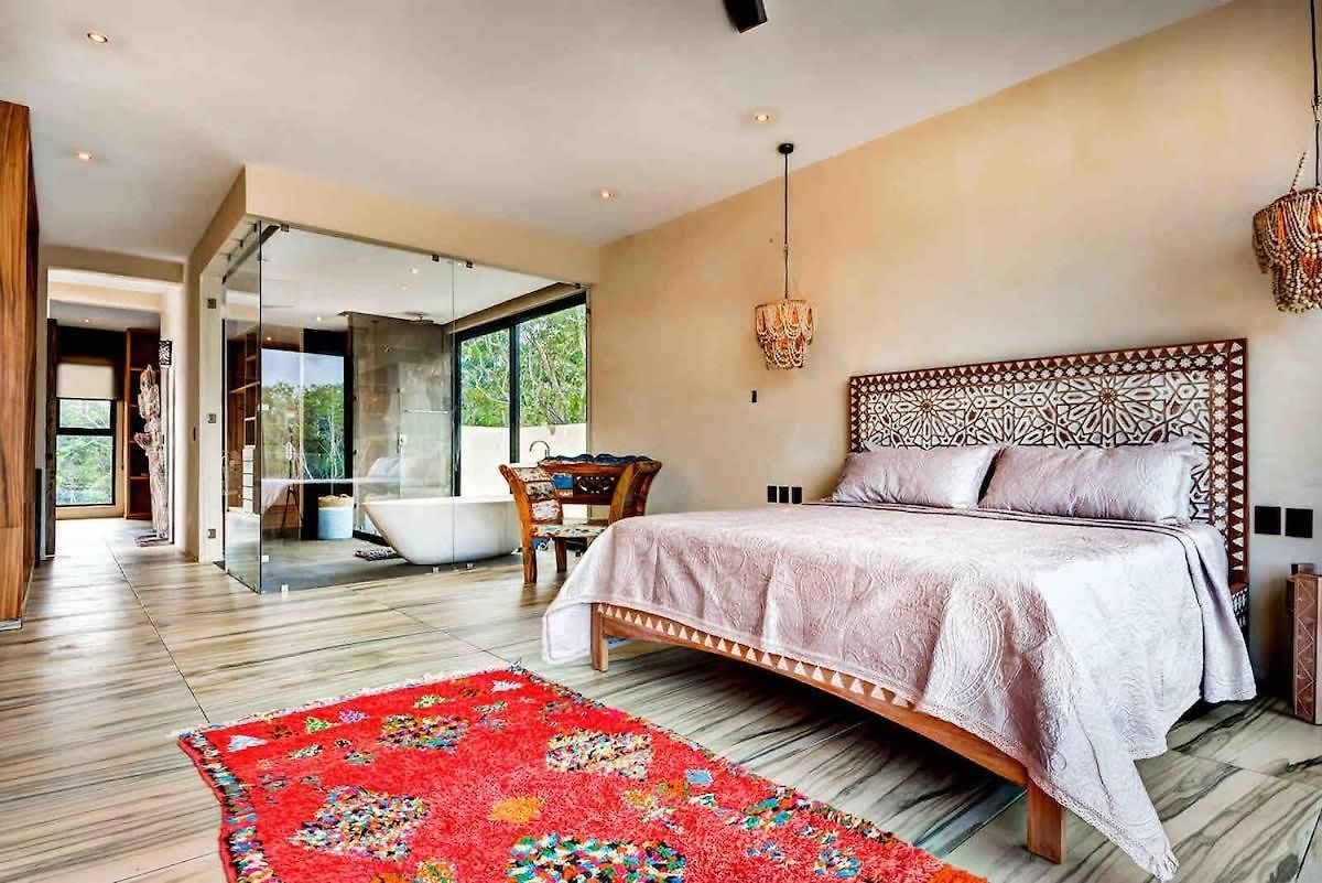 Designer Luxury With Private Pool Oasis Holiday home